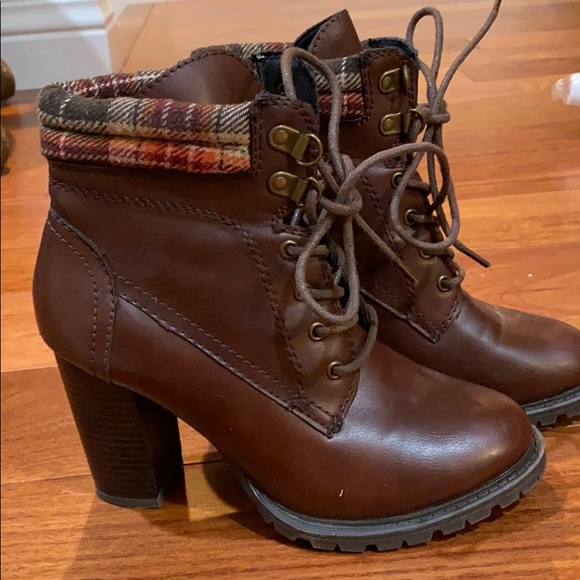 Boots - Picture 2 of 5